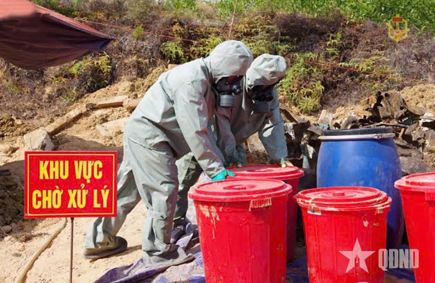 Làm chủ công nghệ xử lý chất độc CS tồn lưu sau chiến tranh
